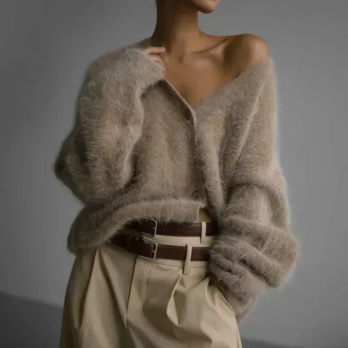 "Stijlvolle oversized kasjmieren trui, luxueus en comfortabel, met moderne pasvorm en zachte textuur, ideaal voor winterdagen
