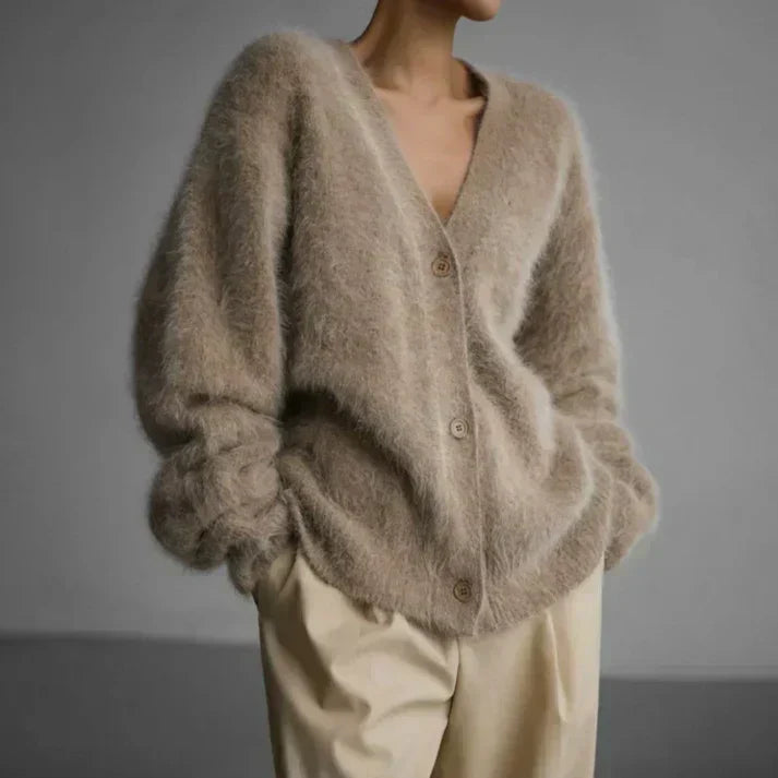 "Stijlvolle oversized kasjmieren trui, luxueus en comfortabel, met moderne pasvorm en zachte textuur, ideaal voor winterdagen
