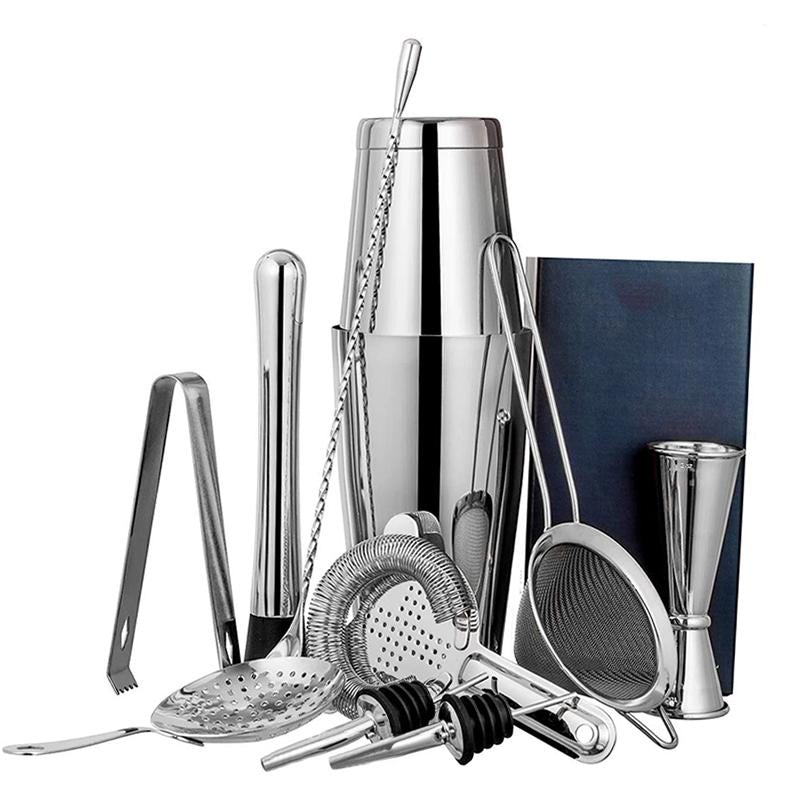 "Stijlvolle roestvrijstalen cocktailshaker set met essentiële accessoires voor thuiscocktails, ideaal voor elke thuisbar."