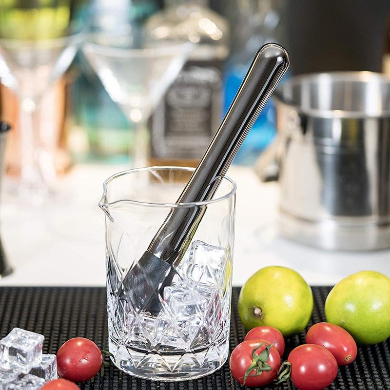 "Stijlvolle roestvrijstalen cocktailshaker set met essentiële accessoires voor thuiscocktails, ideaal voor elke thuisbar."