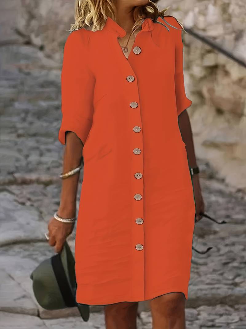 "Stijlvolle shirt dress met knoopsluiting, kraag en zakken in marineblauw. Comfortabel, ademend materiaal voor veelzijdige st
