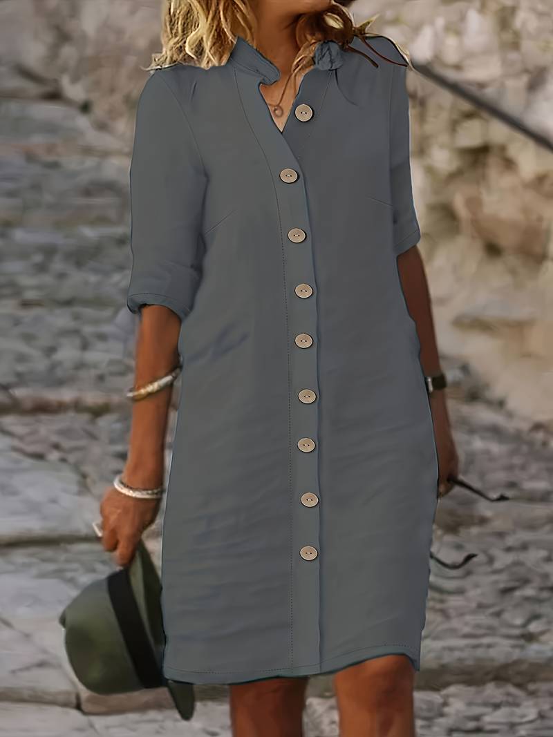 "Stijlvolle shirt dress met knoopsluiting, kraag en zakken in marineblauw. Comfortabel, ademend materiaal voor veelzijdige st