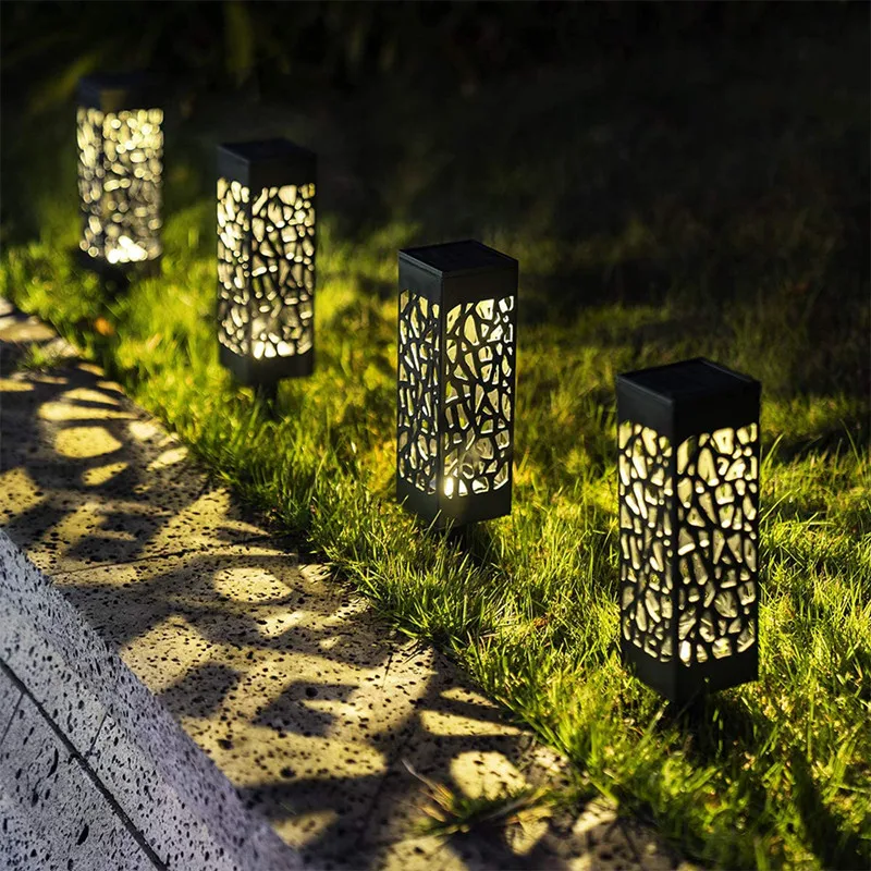 "Stijlvolle Solaria tuinlamp op zonne-energie, elegante lichtbron voor sfeervolle tuinverlichting zonder kabels."