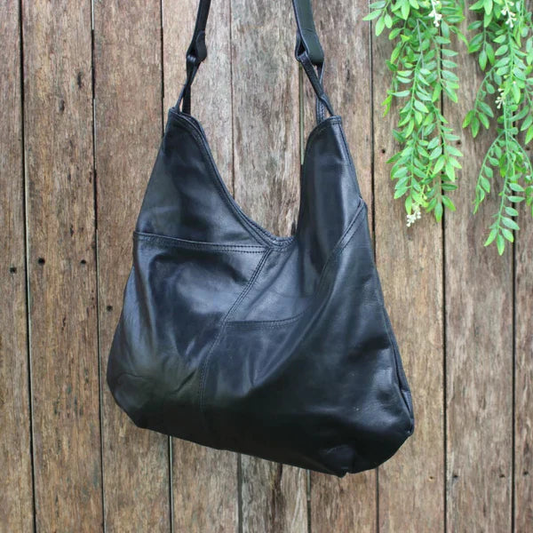 "Stijlvolle Vayenne leren tas met luxe afwerking en ruim interieur, ideaal voor elke gelegenheid en outfit, echt leer."