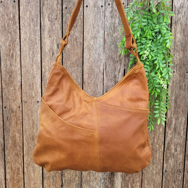 "Stijlvolle Vayenne leren tas met luxe afwerking en ruim interieur, ideaal voor elke gelegenheid en outfit, echt leer."