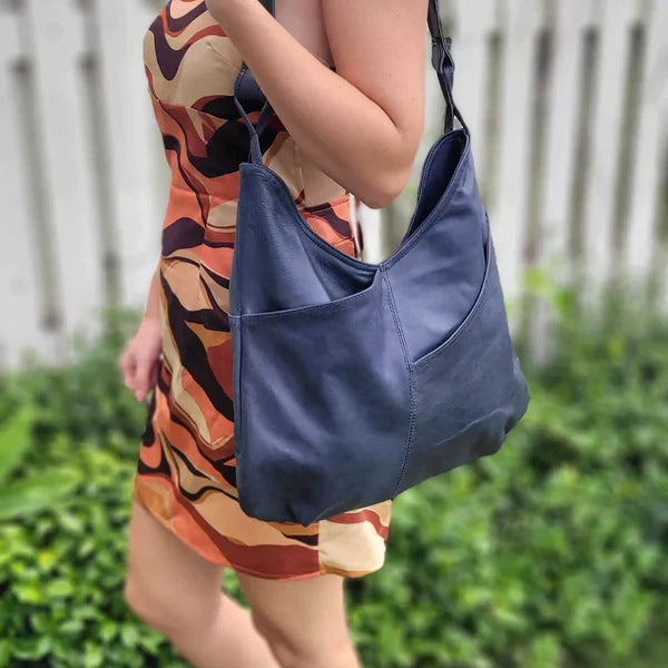 "Stijlvolle Vayenne leren tas met luxe afwerking en ruim interieur, ideaal voor elke gelegenheid en outfit, echt leer."
