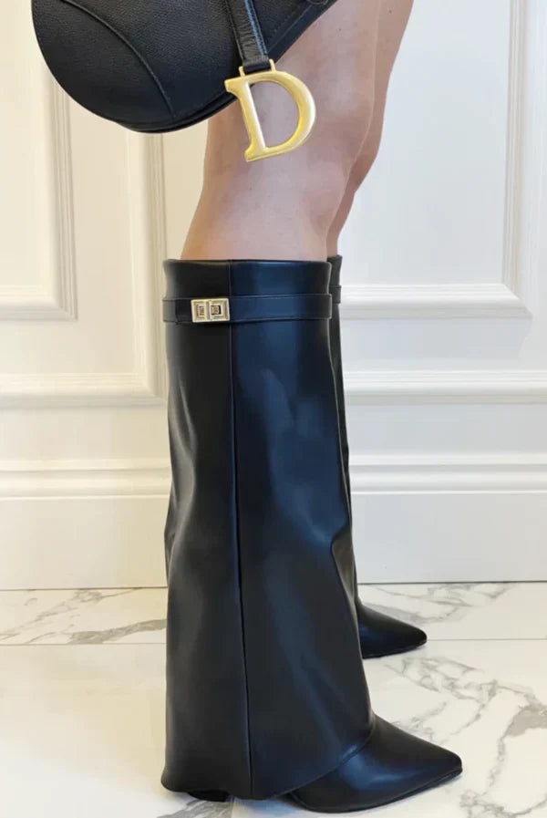 "Suède dames kniehoge laarzen met verborgen hiel, elegante gouden riemdetails, luxe uitstraling, comfort voor dagelijks gebru