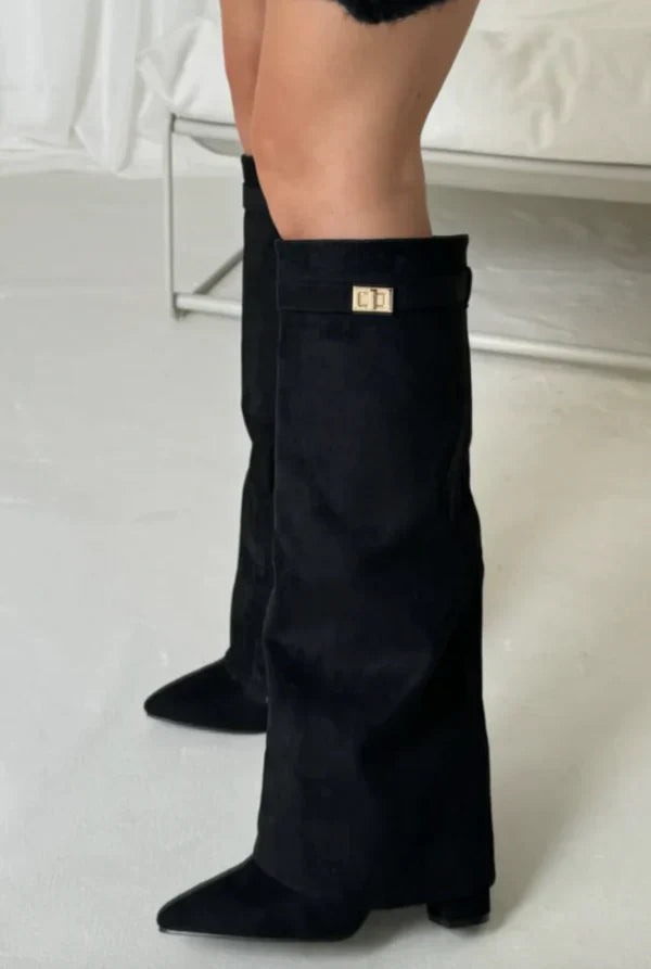 "Suède dames kniehoge laarzen met verborgen hiel, elegante gouden riemdetails, luxe uitstraling, comfort voor dagelijks gebru