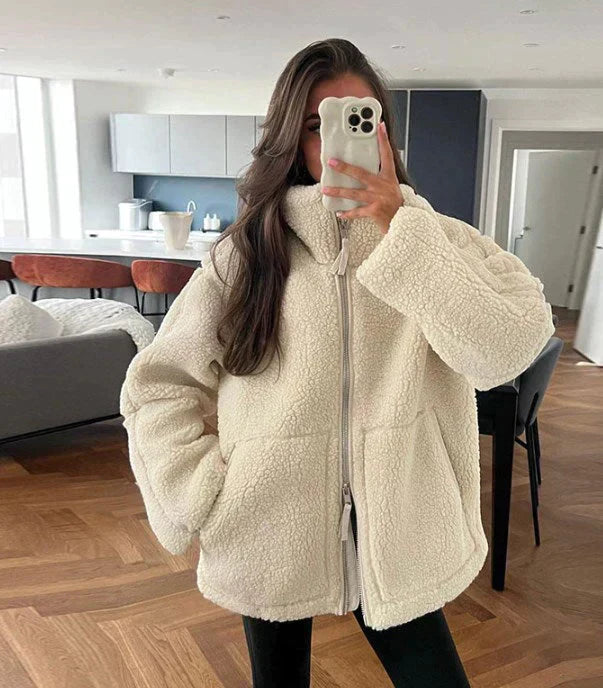 "Teddy jas met dubbele rits, zachte teddy stof, oversized fit in beige en koffie, warme winterjas voor dames."