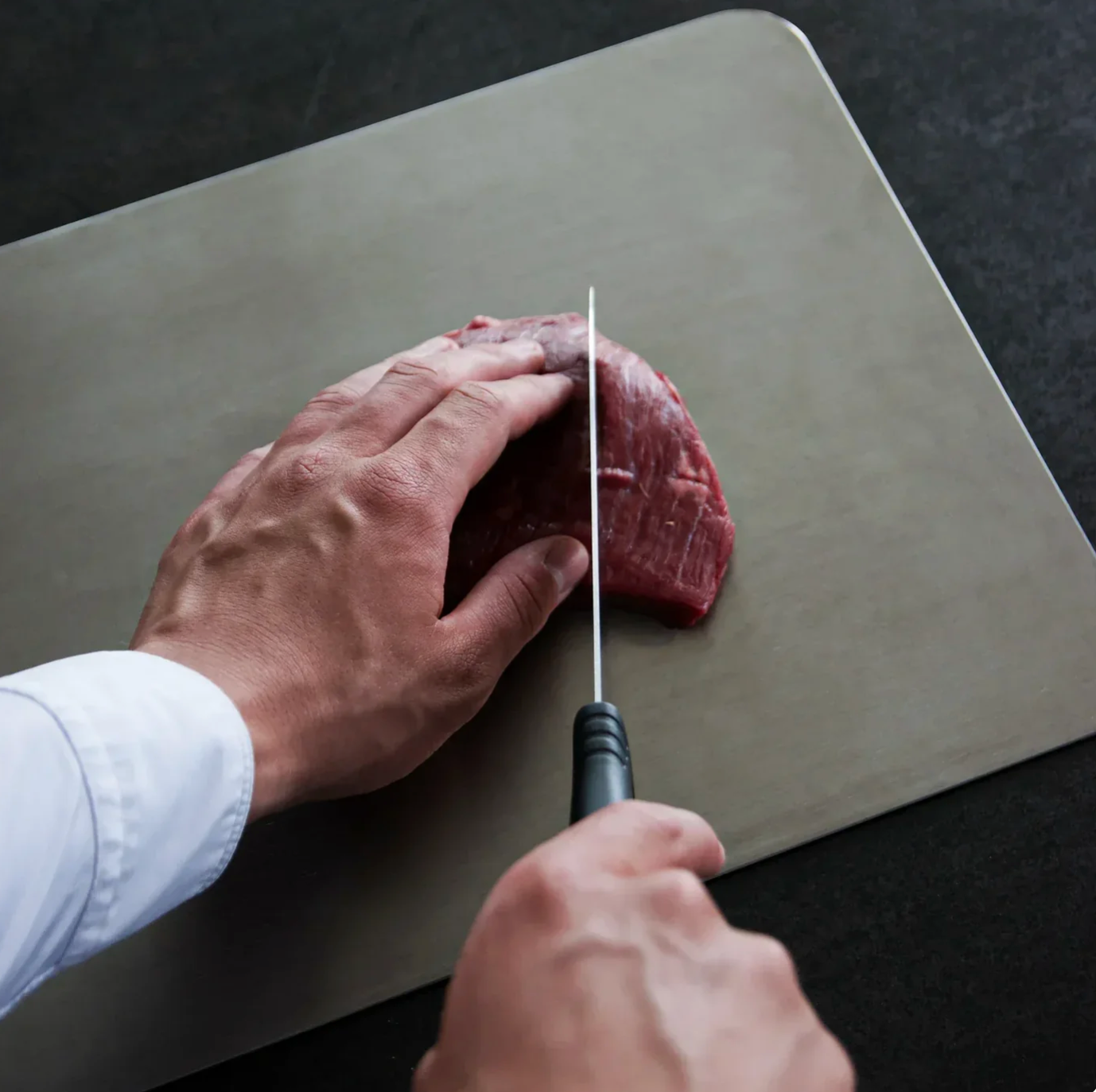 "Titanium Pro Snijplank, krasbestendig, hygiënisch, moderne uitstraling, BPA-vrij, keukenaccessoire."