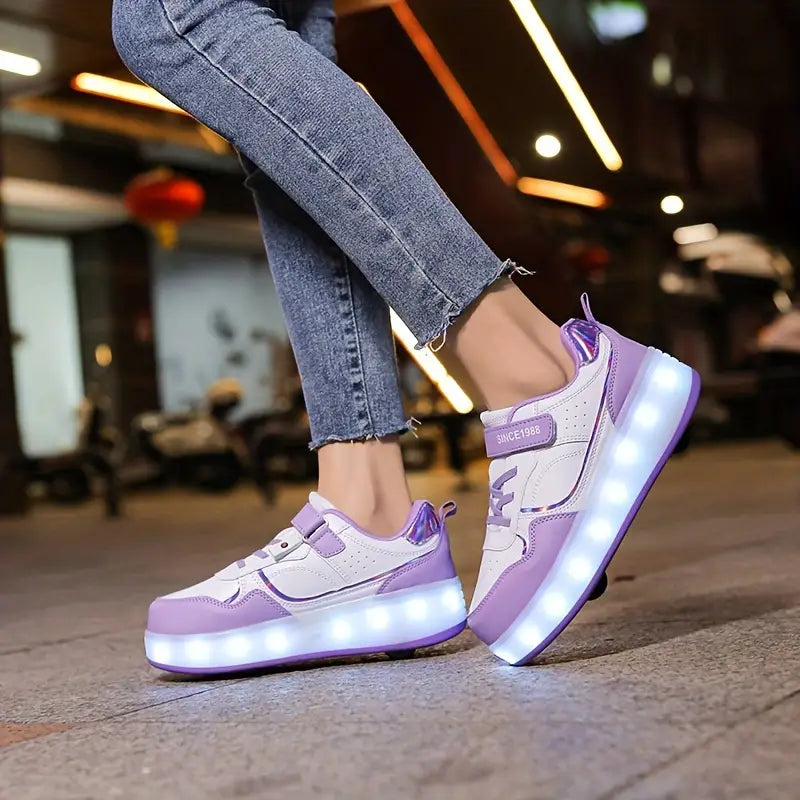 Trendy kinderschoenen met rollers en LED-verlichting, verkrijgbaar in paars, roze en wit, perfect voor avontuurlijke kids.