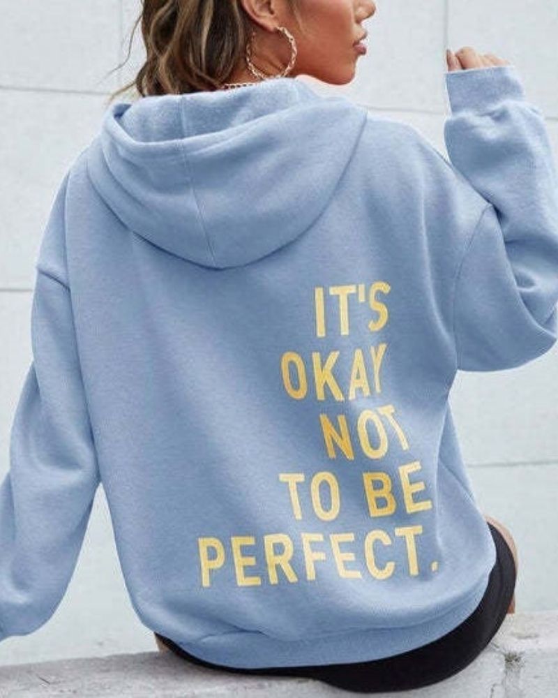 "Trendy oversized dames hoodie, voorkant, zachte stof, comfortabele pasvorm ideaal voor casual uitstapjes en loungen."