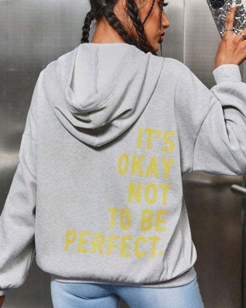 "Trendy oversized dames hoodie, voorkant, zachte stof, comfortabele pasvorm ideaal voor casual uitstapjes en loungen."