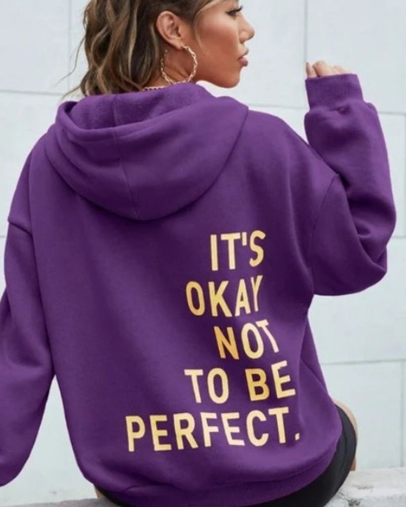 "Trendy oversized dames hoodie, voorkant, zachte stof, comfortabele pasvorm ideaal voor casual uitstapjes en loungen."