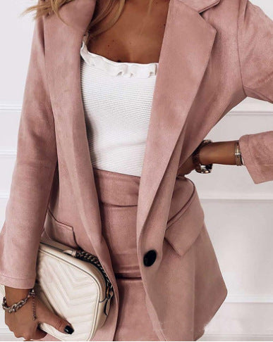 "Tweedelige dames set: elegant bovenstuk en bijpassende broek, stijlvol design met zachte stof voor ultiem comfort."