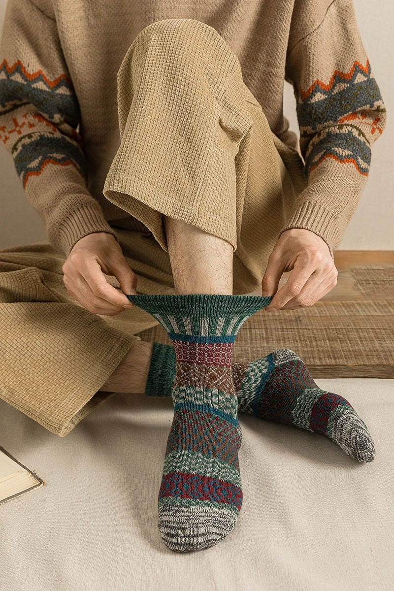 "Unisex anti-zweet winter sokken van zachte wol; houden voeten droog en warm. Ideaal voor koude dagen en winteractiviteiten."