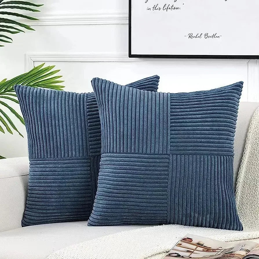 Vierkante kussenhoes van zacht ribfluweel, 45x45 cm, met geribbelde structuur in diverse kleuren en verborgen ritssluiting.