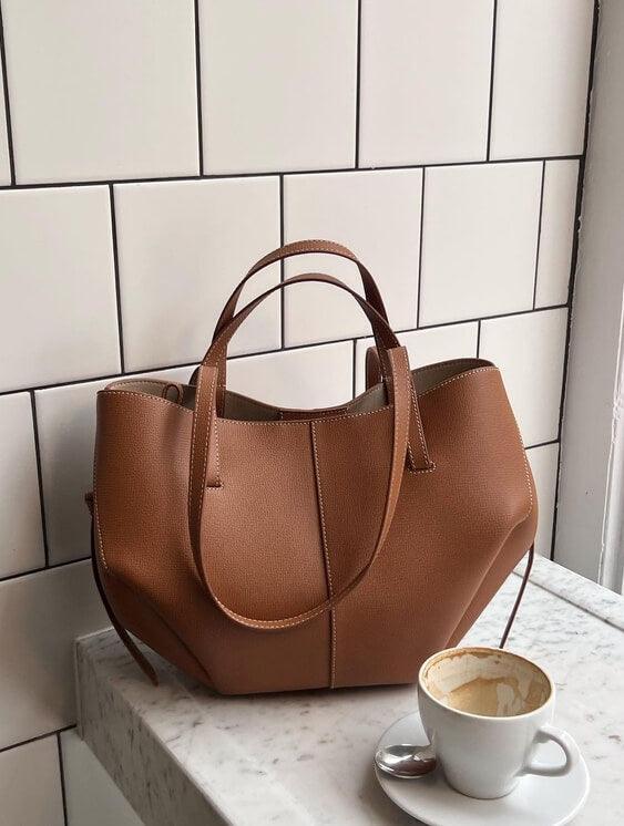 "Vintage leren tote bag voor dames met elegant design en ruime opbergruimte, perfect voor elke gelegenheid."