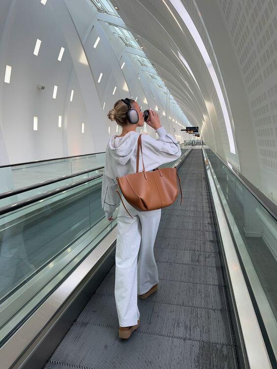 "Vintage leren tote bag voor dames met elegant design en ruime opbergruimte, perfect voor elke gelegenheid."
