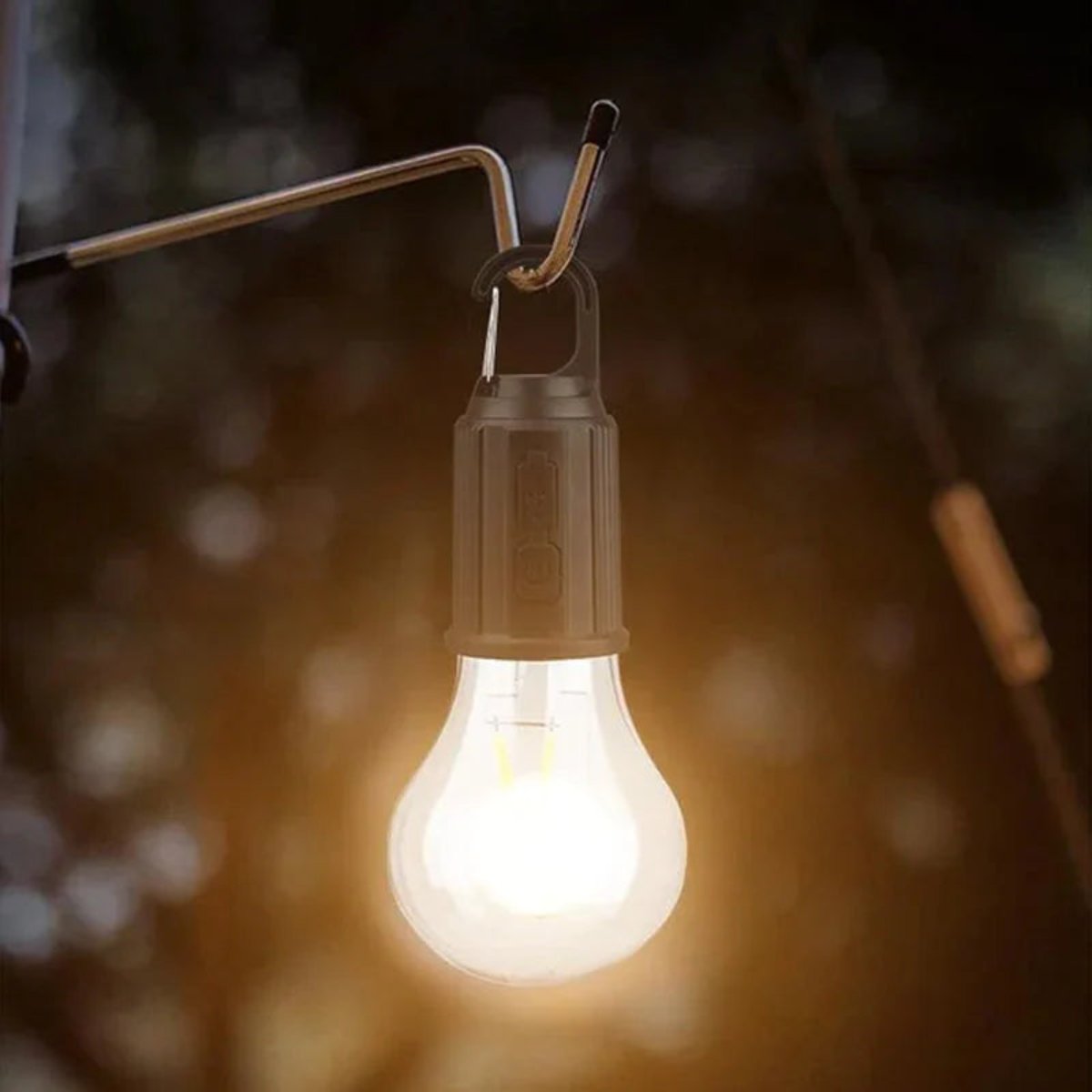 "Vintage oplaadbare gloeilamp voor buiten, draadloos en duurzaam, ideaal voor kamperen of tuinverlichting."