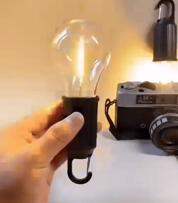 "Vintage oplaadbare gloeilamp voor buiten, draadloos en duurzaam, ideaal voor kamperen of tuinverlichting."