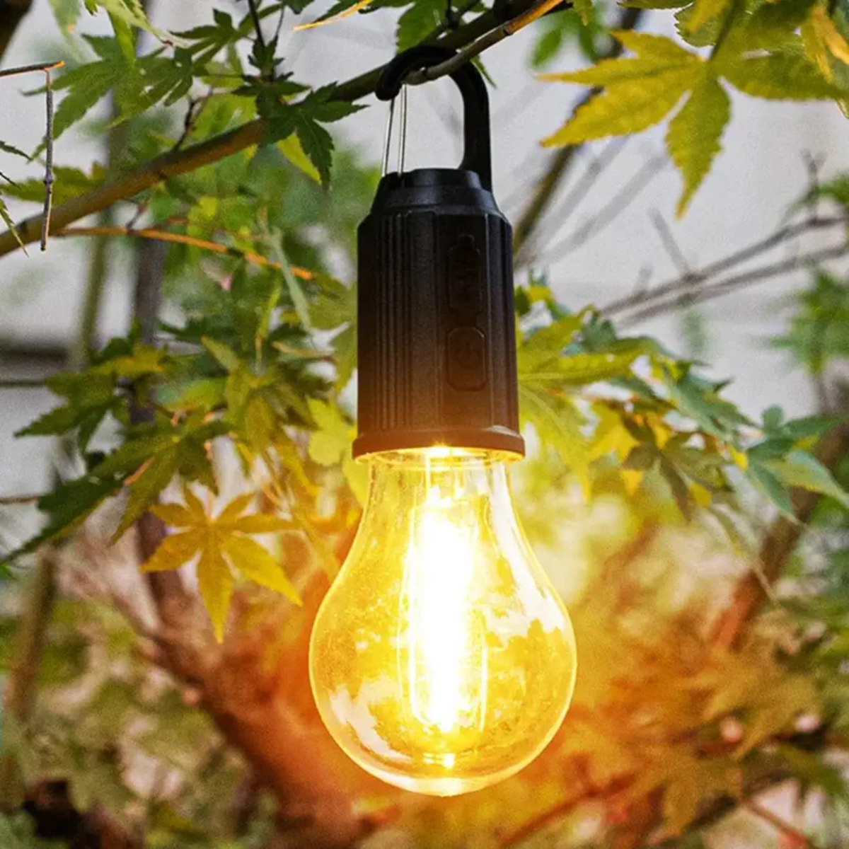 "Vintage oplaadbare gloeilamp voor buiten, draadloos en duurzaam, ideaal voor kamperen of tuinverlichting."