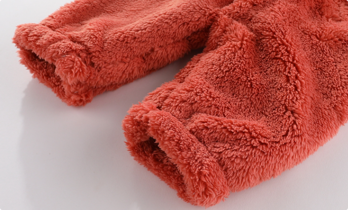"Warme fleece romper baby met capuchon, zacht en knus ontwerp, ideaal voor koude dagen en stijlvolle babykleding."