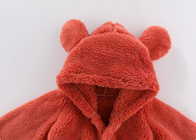 "Warme fleece romper baby met capuchon, zacht en knus ontwerp, ideaal voor koude dagen en stijlvolle babykleding."