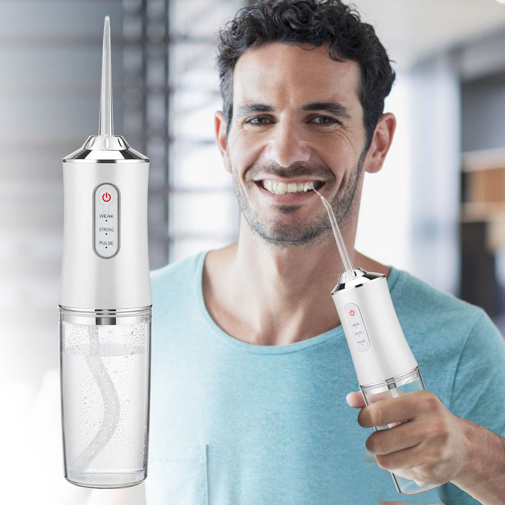 "Waterflosser met 360° spuitkop, ruime watertank en compact design voor optimale mondhygiëne."