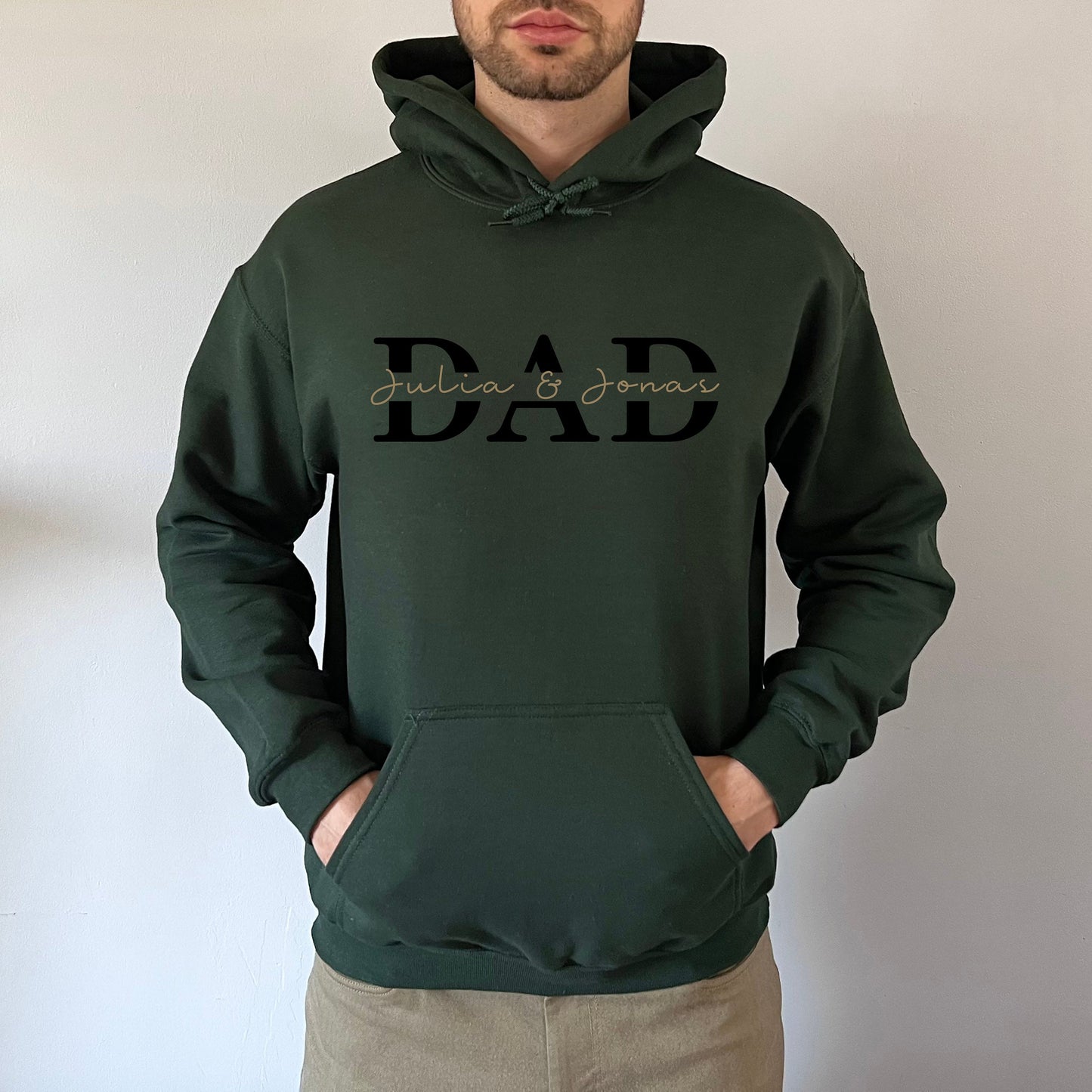"Zachte, stijlvolle Papa Swag Hoodie voor vaders. Verkrijgbaar in Blauw, Legergroen, Wit, Zwart. Comfort en mode in één."