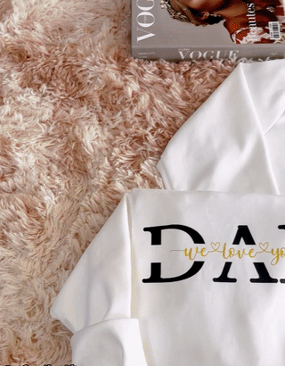"Zachte, stijlvolle Papa Swag Hoodie voor vaders. Verkrijgbaar in Blauw, Legergroen, Wit, Zwart. Comfort en mode in één."