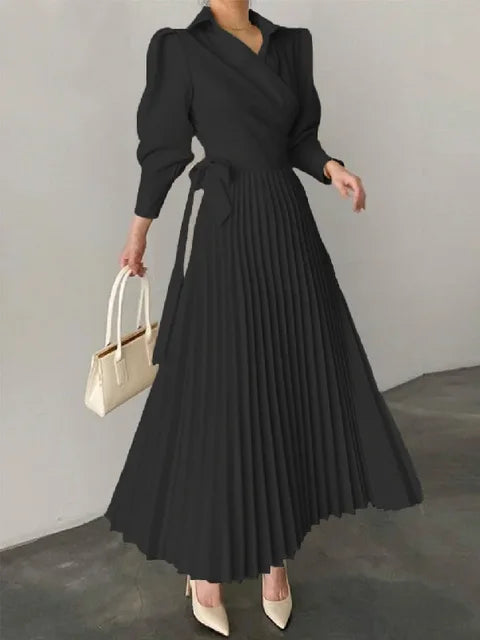 Zomerse A-lijn maxi jurk met plooien en lapel kraag, luchtige pasvorm, perfect voor elke gelegenheid en zomerse flair.