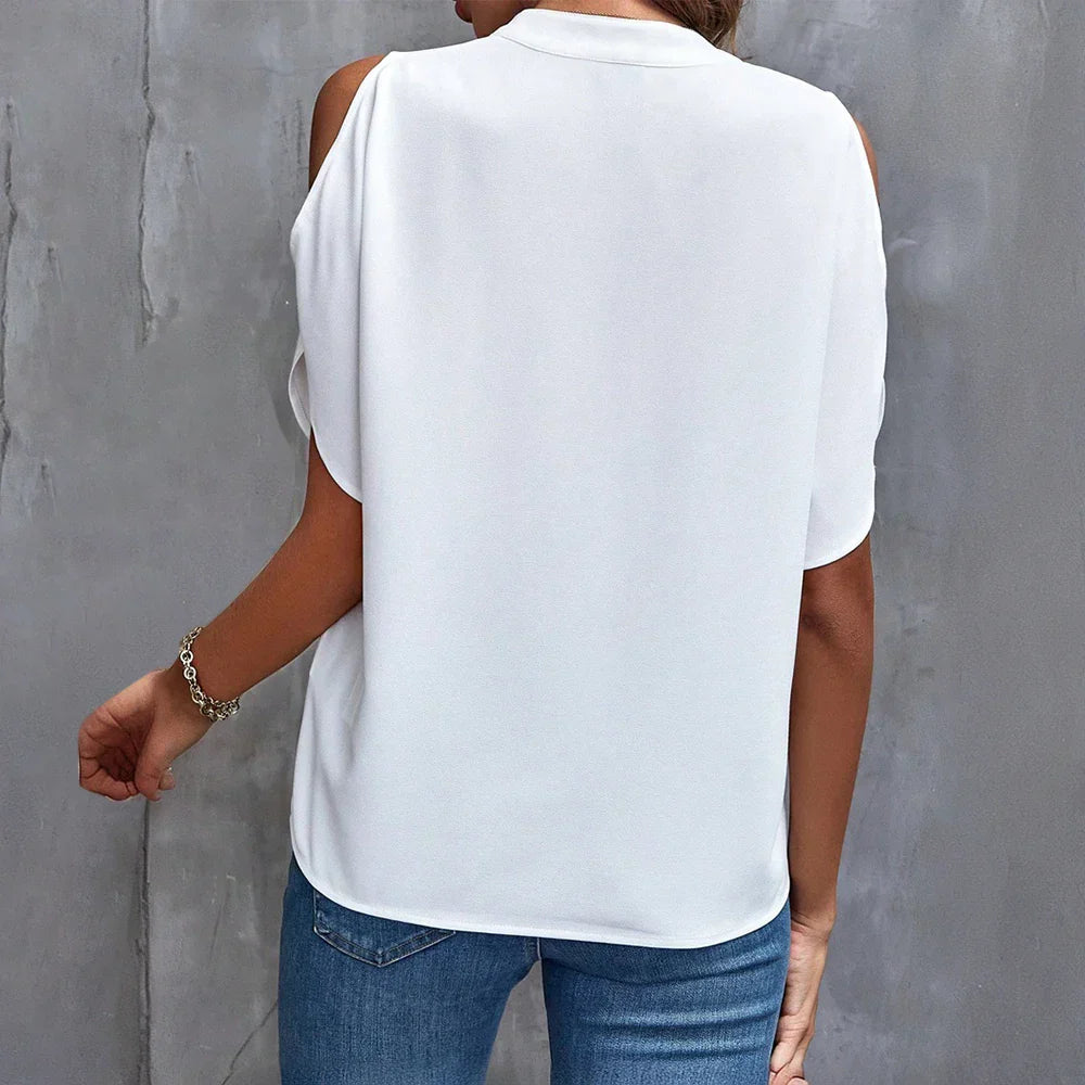 "Zomerse blouse dames met korte mouwen, slanke pasvorm, licht en ademend materiaal voor casual chique look."