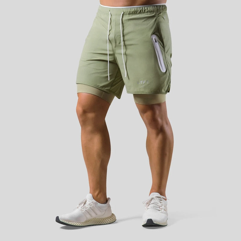 "2-in-1 sportbroek voor heren, blauw, met shorts en geïntegreerde zwarte compressielegging voor comfort en ondersteuning."