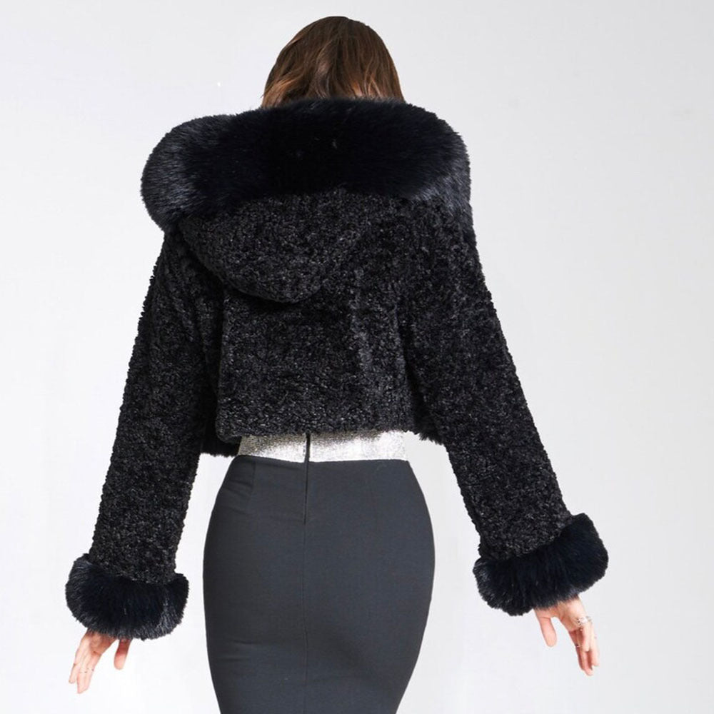 "Aurora cropped faux fur jas, luxe en warm, ultra zachte textuur, stijlvolle korte snit, voor modebewuste vrouwen"