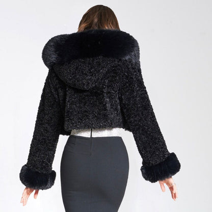 "Aurora cropped faux fur jas, luxe en warm, ultra zachte textuur, stijlvolle korte snit, voor modebewuste vrouwen"