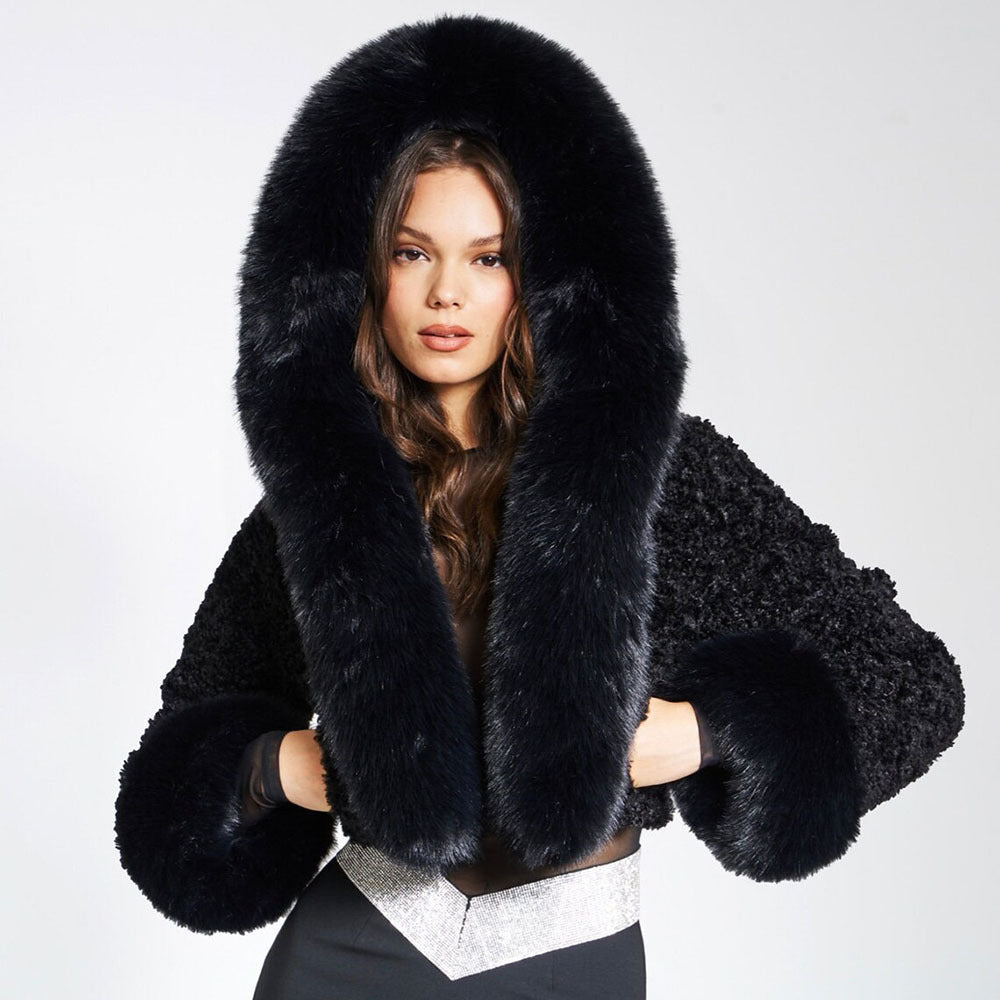 "Aurora cropped faux fur jas, luxe en warm, ultra zachte textuur, stijlvolle korte snit, voor modebewuste vrouwen"