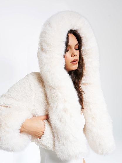 "Aurora cropped faux fur jas, luxe en warm, ultra zachte textuur, stijlvolle korte snit, voor modebewuste vrouwen"