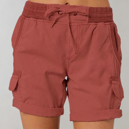 "Beige damesshort met hoge taille, stijlvol en comfortabel, perfect voor zomerse dagen, lichtgewicht materiaal."