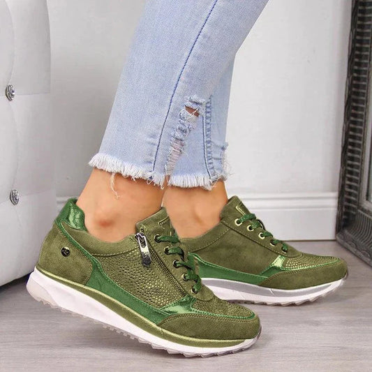 "Beige orthopedische damessneakers met ergonomisch ontwerp en schokabsorberende zool voor comfort en stijl."