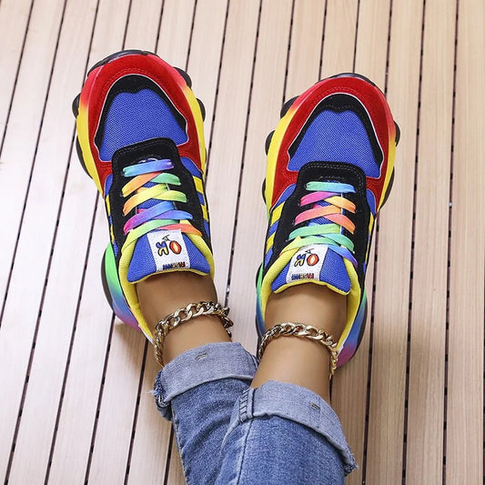 "Blauwe orthopedische sneakers voor dames, met modern ontwerp, ergonomische zool en ademend materiaal voor comfort."