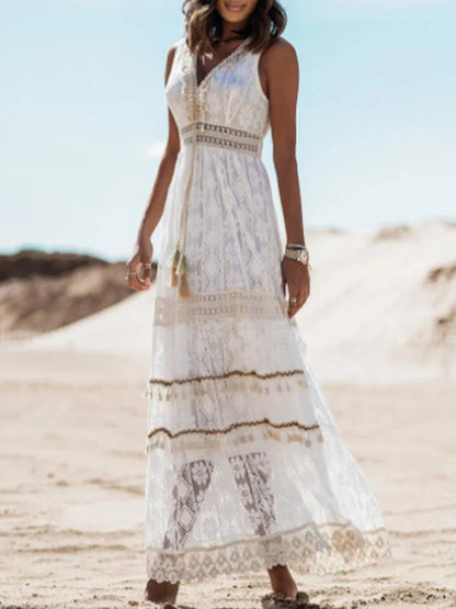 "Bohemian maxi jurk met kanten V-hals en flair mouwen, lichte stretch, voor een zomerse elegante look op het strand of feest.