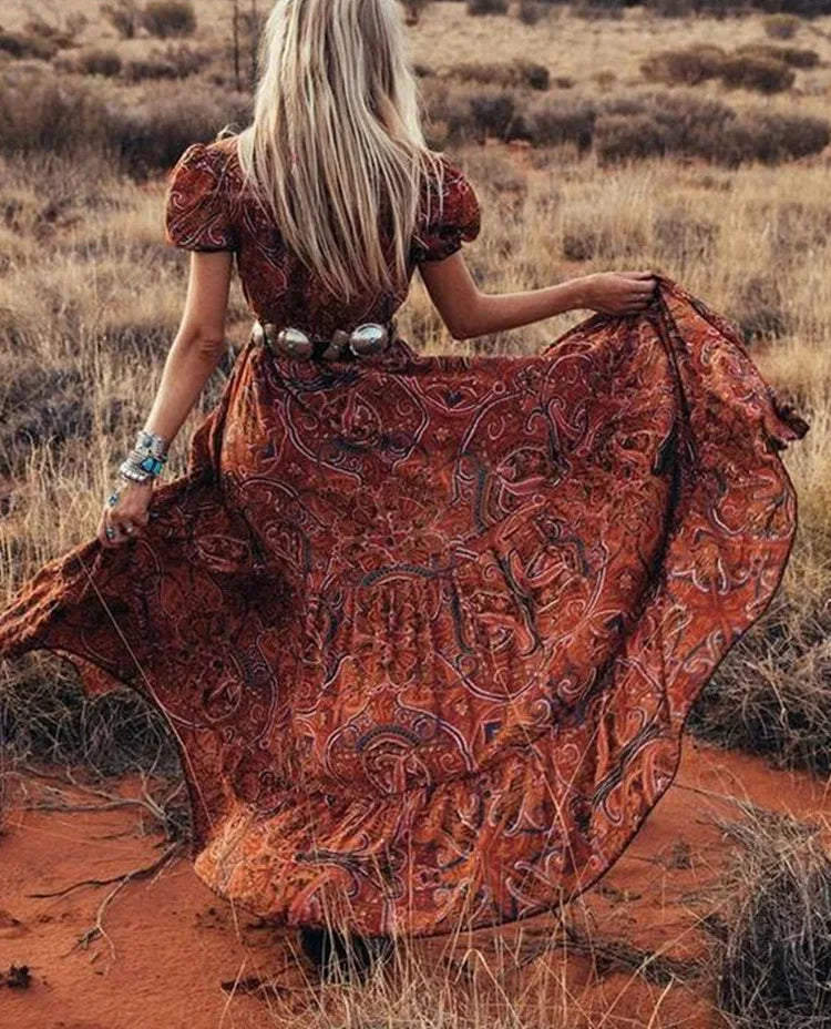 "Bohemian maxi jurk, paisley patroon, V-hals, volumineuze mouwen, elegante tailleband, ideaal voor zomerse dag"