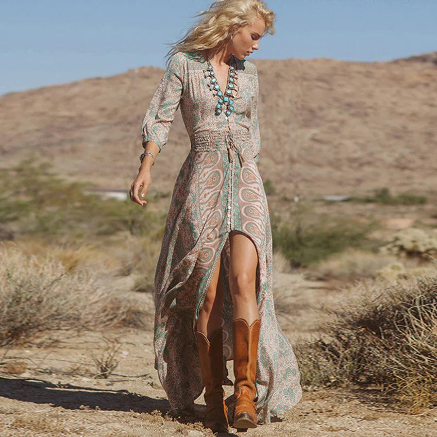 "Bohemian maxi jurk, paisley patroon, V-hals, volumineuze mouwen, elegante tailleband, ideaal voor zomerse dag"