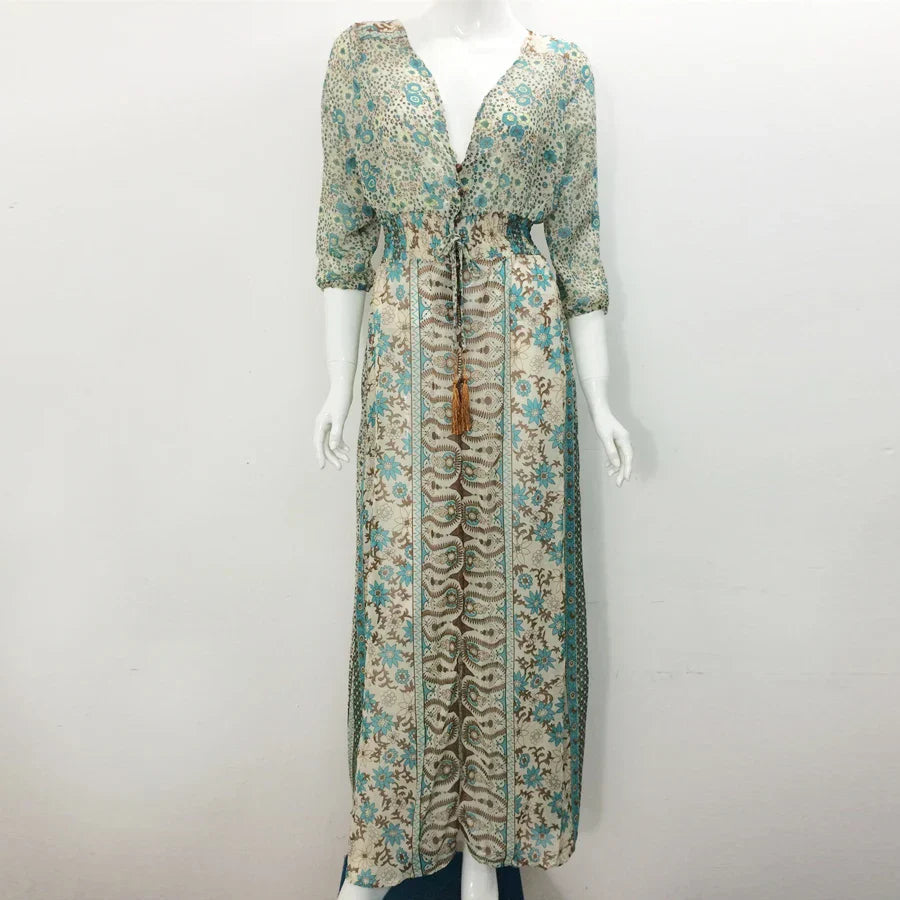 "Bohemian maxi jurk, paisley patroon, V-hals, volumineuze mouwen, elegante tailleband, ideaal voor zomerse dag"