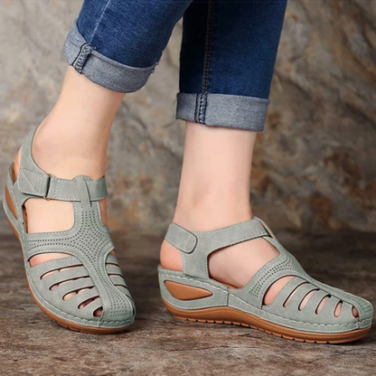 Bruine orthopedische sandalen in Romeinse stijl voor dames met klittenband en PU-leer, ideaal voor comfort en stijl.