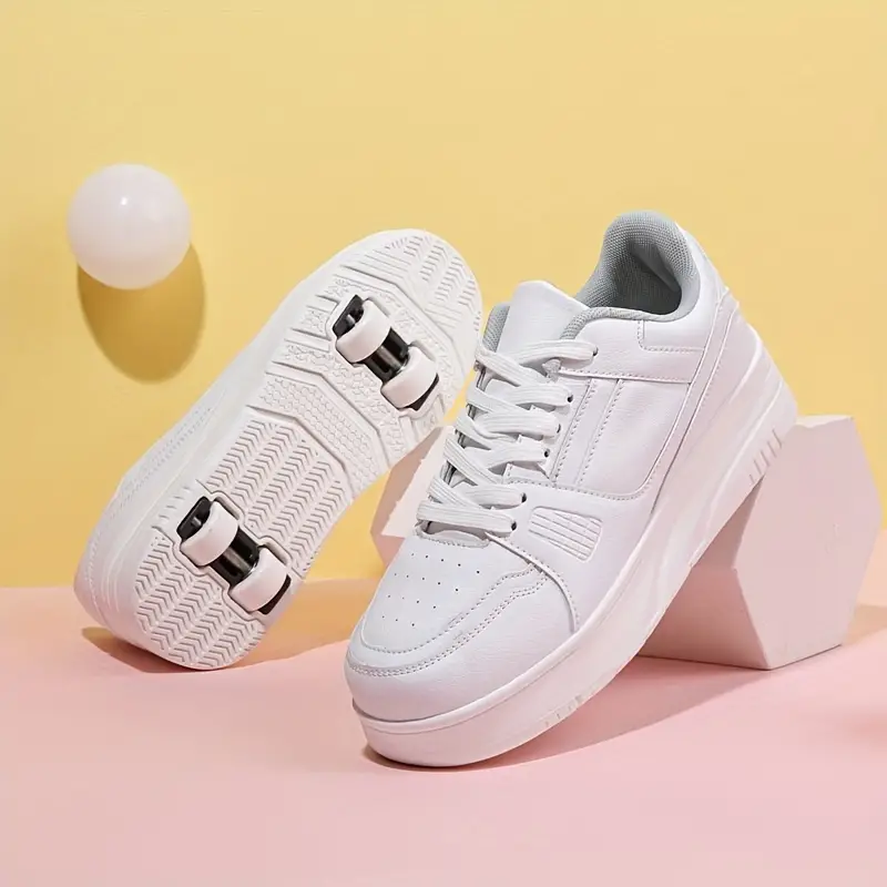 "Casual rollersportschoenen met afneembare wielen in een stijlvol ontwerp, ideaal voor avontuurlijk buitensporten."