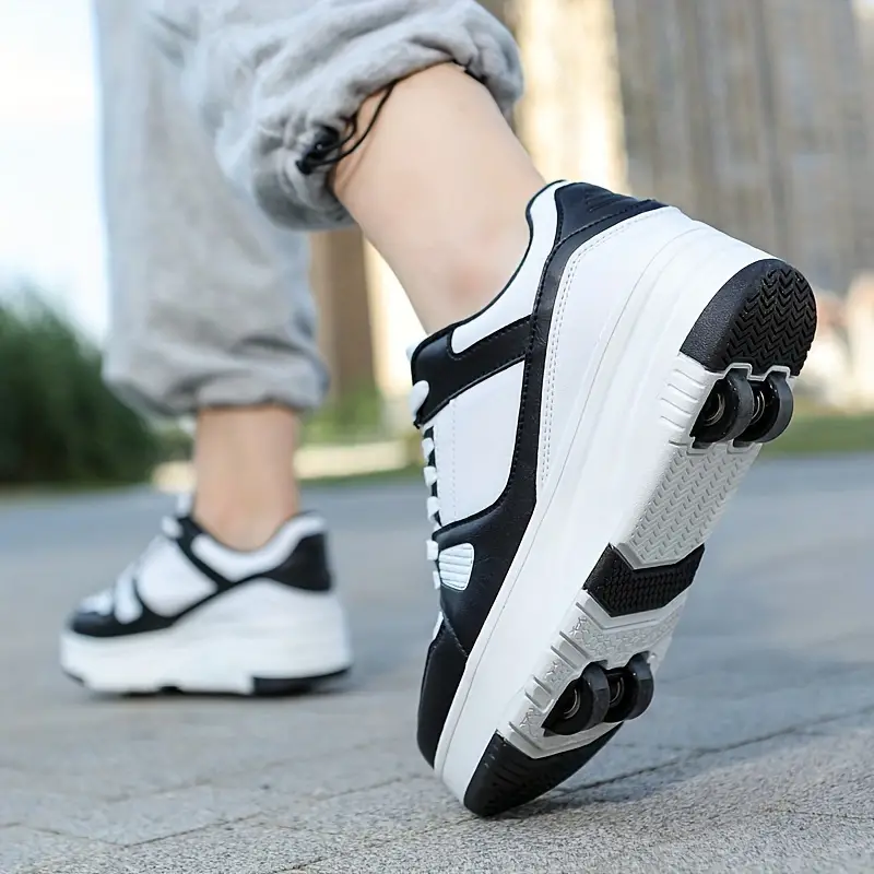 "Casual rollersportschoenen met afneembare wielen in een stijlvol ontwerp, ideaal voor avontuurlijk buitensporten."