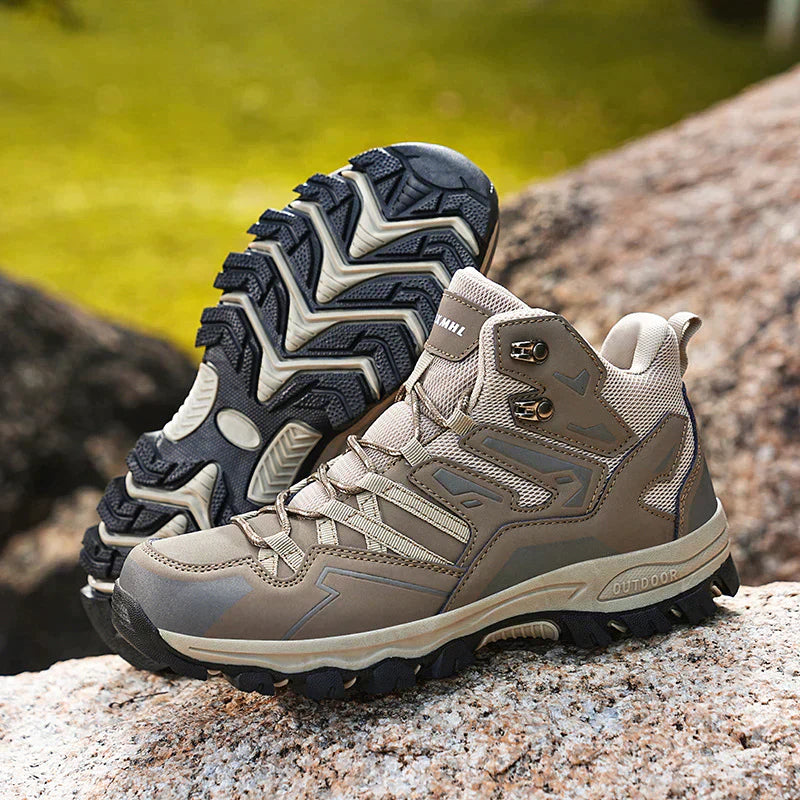 "Comfortabele en duurzame wandelschoenen voor dames, lichtbruin met een robuuste uitstraling, ideaal voor avontuurlijke tocht