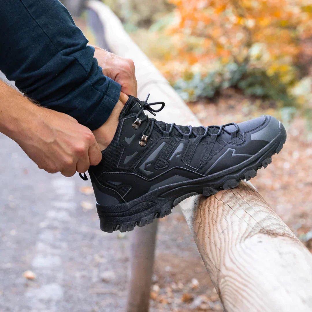 "Comfortabele en duurzame wandelschoenen voor dames, lichtbruin met een robuuste uitstraling, ideaal voor avontuurlijke tocht